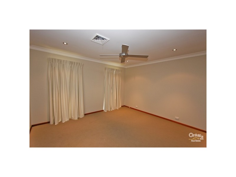 15 Huntington Close, Eleebana NSW 2282