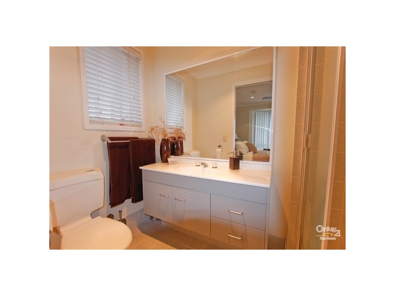 16 Lindale Way, Lakelands NSW 2282