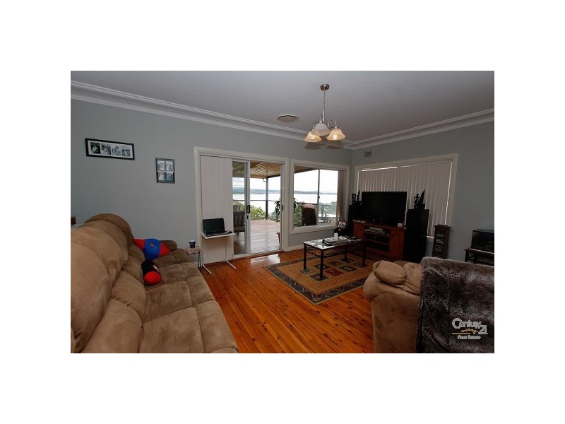 7 Croft Road, Eleebana NSW 2282