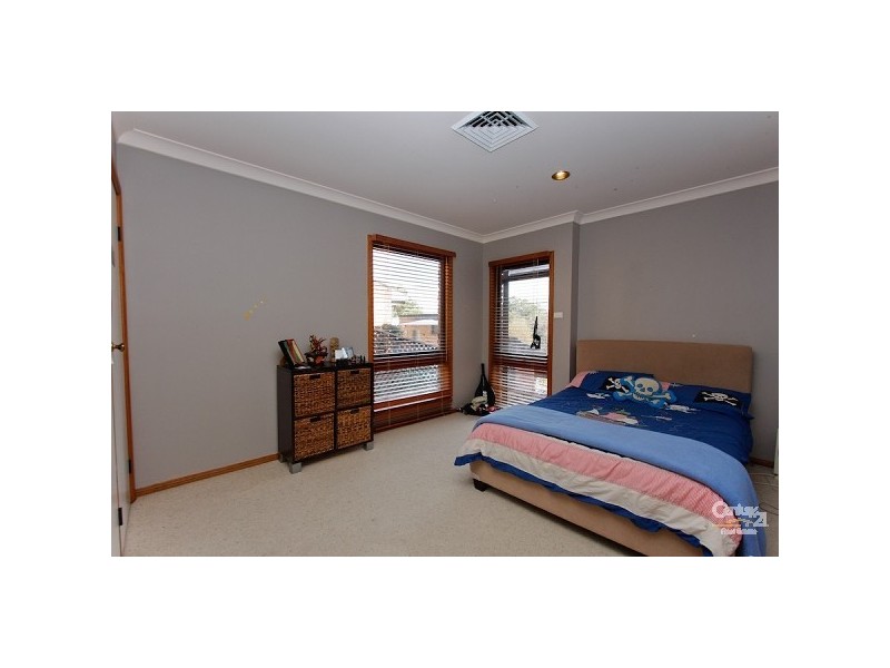 13 Yerambla Close, Eleebana NSW 2282
