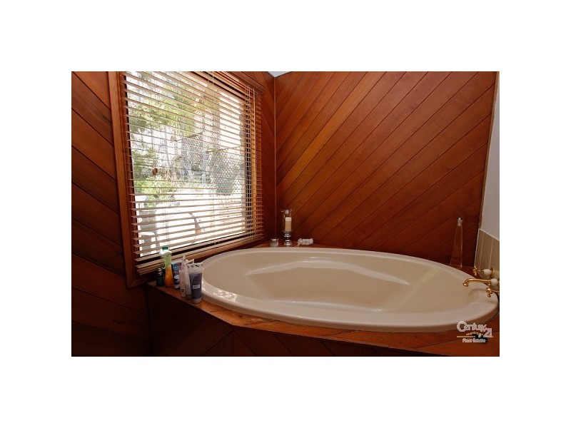 13 Yerambla Close, Eleebana NSW 2282