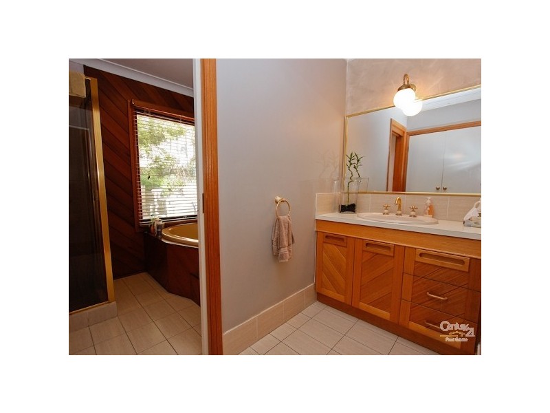 13 Yerambla Close, Eleebana NSW 2282