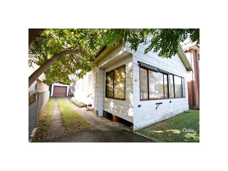 42 Brooks Parade, Belmont NSW 2280