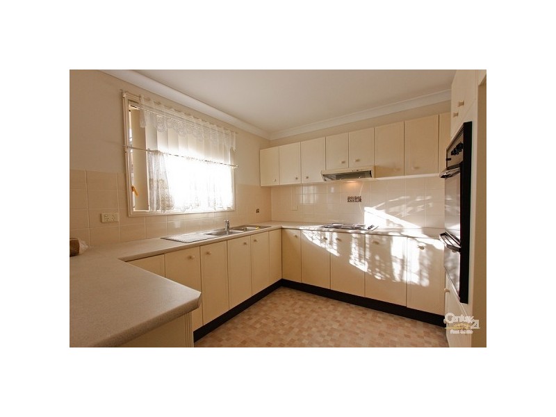 2/9 Buckingham Street, Valentine NSW 2280