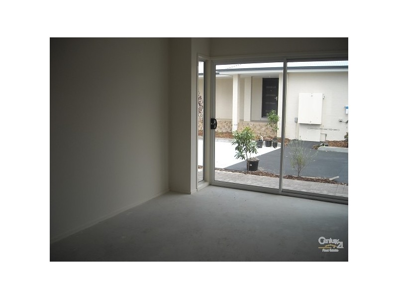 2/30 Helen Street, Mount Hutton NSW 2290