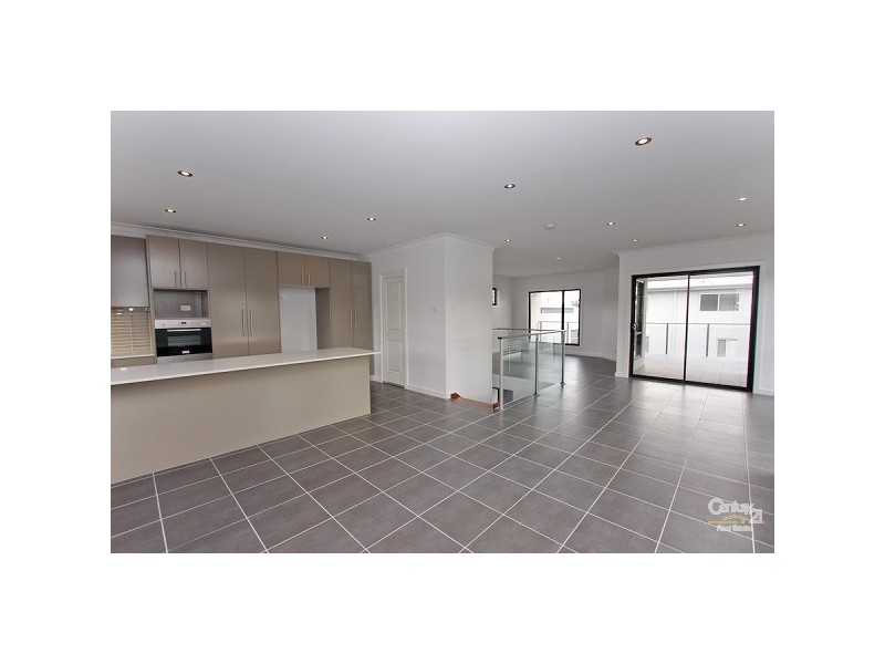 2/43 Jones Avenue, Warners Bay NSW 2282