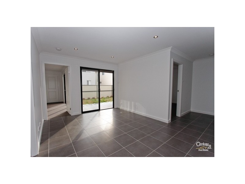 2/43 Jones Avenue, Warners Bay NSW 2282