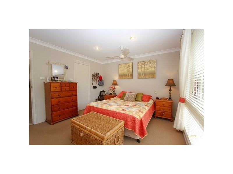 15 Parklea Avenue, Croudace Bay NSW 2280