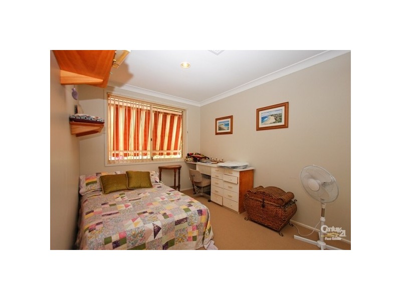 15 Parklea Avenue, Croudace Bay NSW 2280