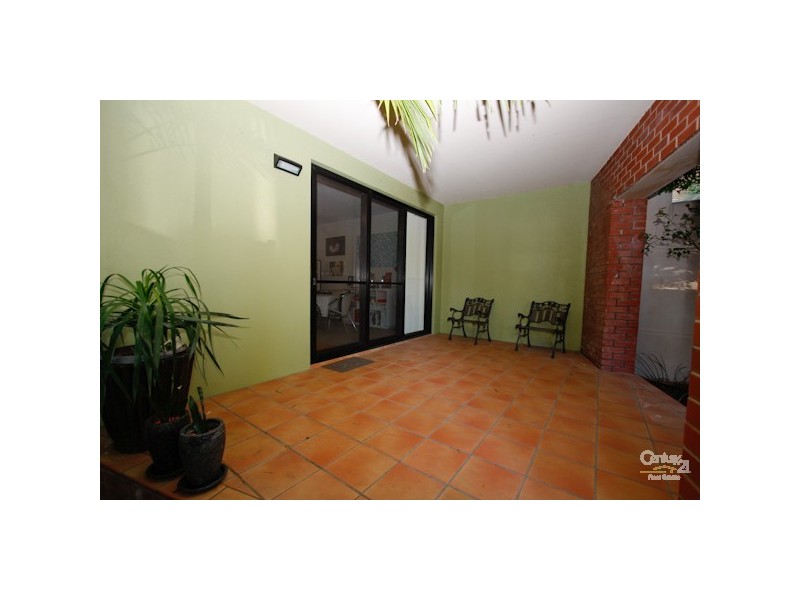 2/9 Howard Street, Warners Bay NSW 2282