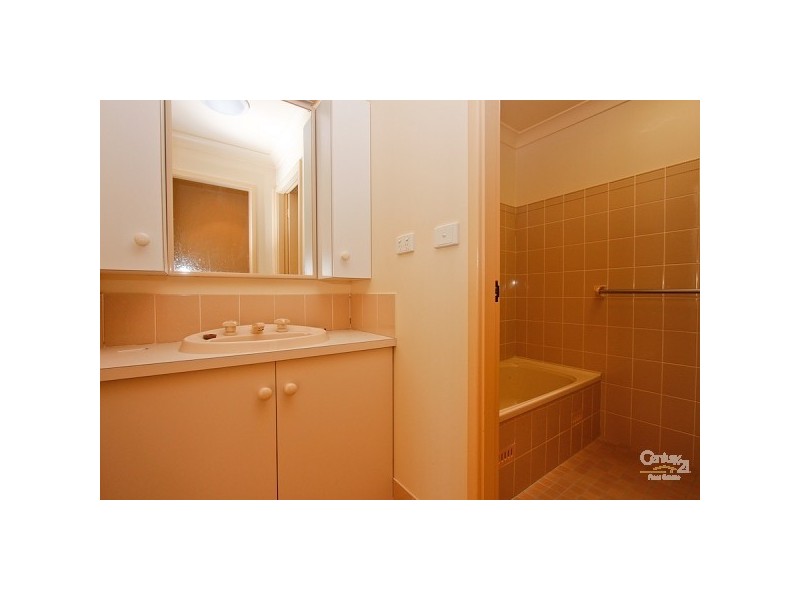 2/6 Ruston Avenue, Valentine NSW 2280