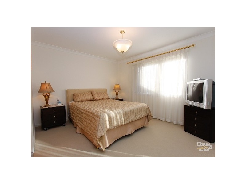 12 Phoenix Drive, Warners Bay NSW 2282