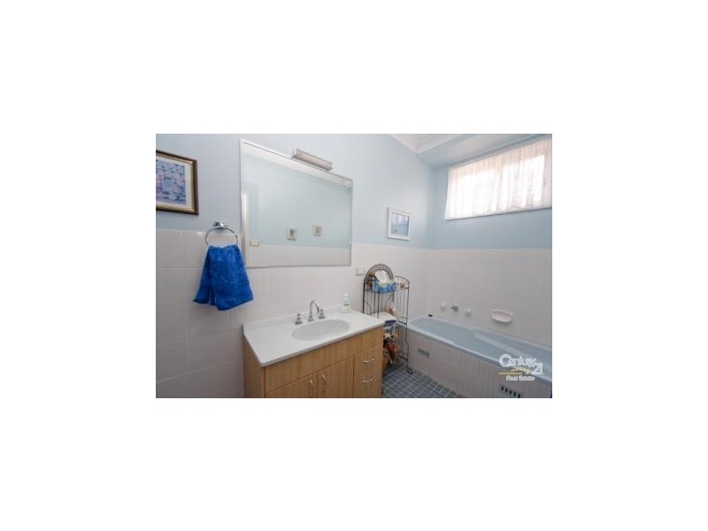 19 Trafalgar Crescent, Valentine NSW 2280