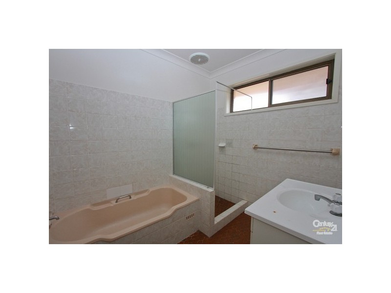 43 Tallawalla Road, Valentine NSW 2280