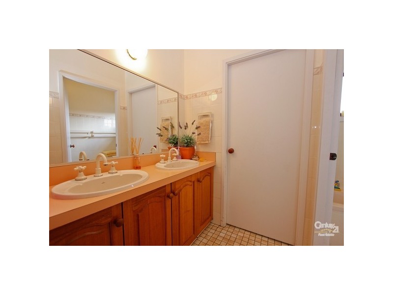 243A Warners Bay Road, Mount Hutton NSW 2290