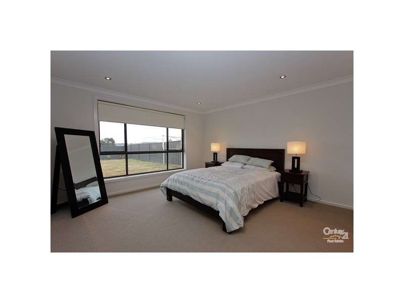 66 Dalmeny Drive, Macquarie Hills NSW 2285