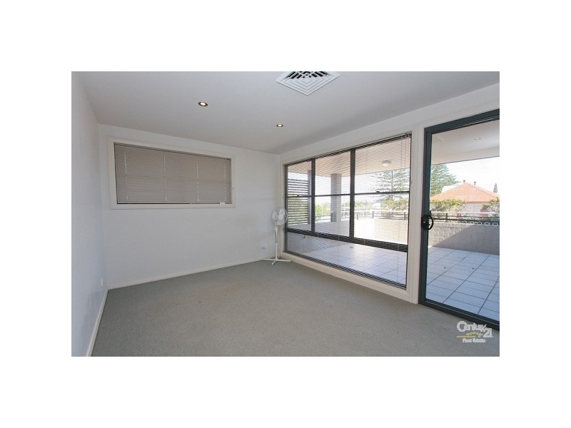 83 Geraldton Drive, Redhead NSW 2290