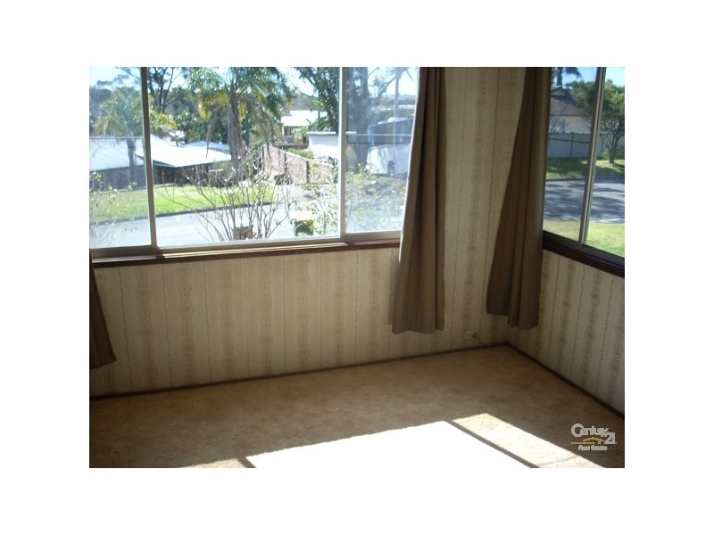 4 John Street, Tingira Heights NSW 2290