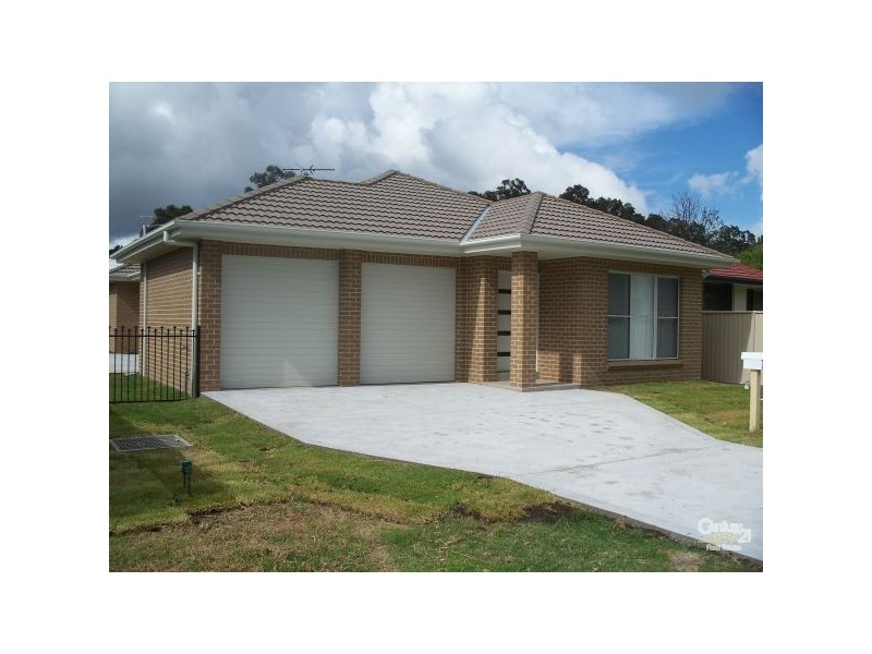 8 Cherry Road, Eleebana NSW 2282