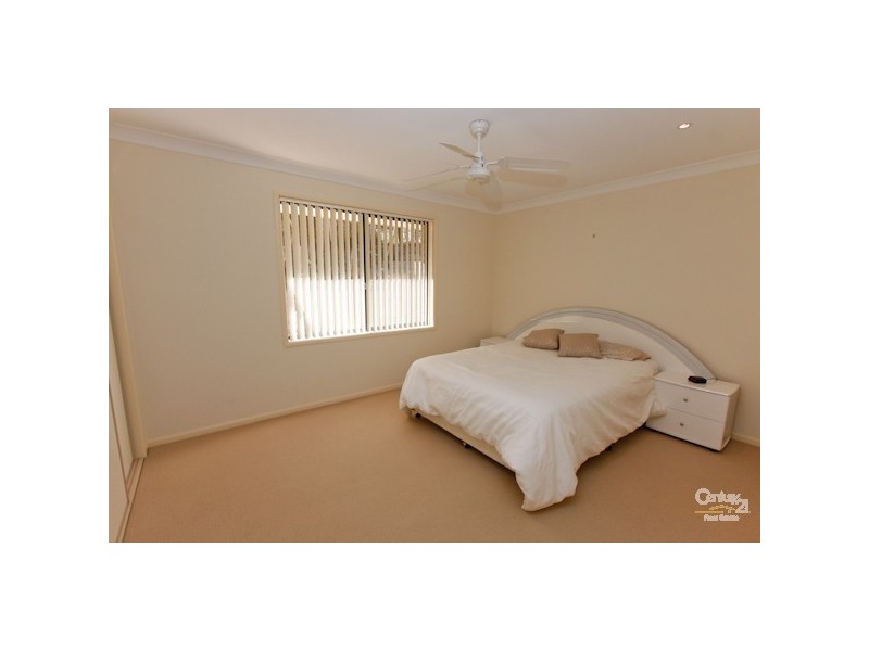 17 Halyard Way, Belmont NSW 2280