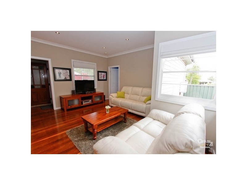 16 Jones Avenue, Warners Bay NSW 2282