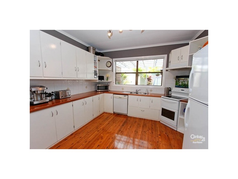 16 Jones Avenue, Warners Bay NSW 2282