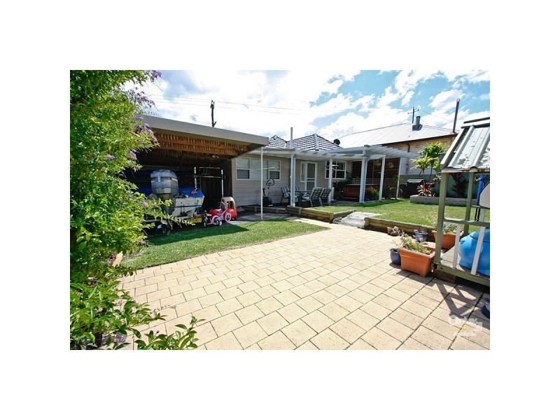 16 Jones Avenue, Warners Bay NSW 2282