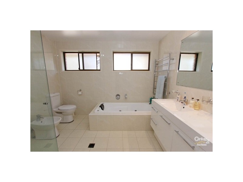 6 Leasingham Close, Eleebana NSW 2282
