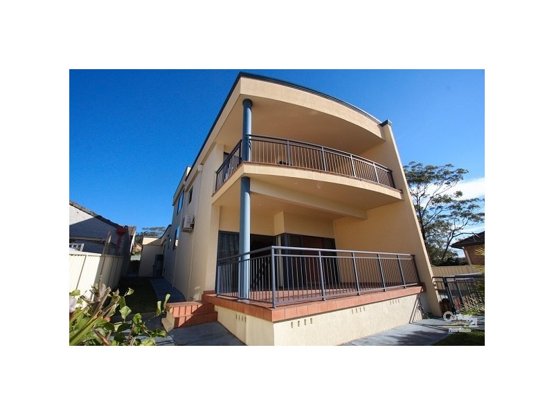 2/52A Allambee Place, Valentine NSW 2280