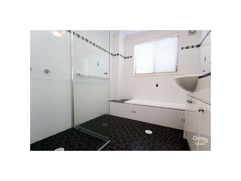 2/52A Allambee Place, Valentine NSW 2280