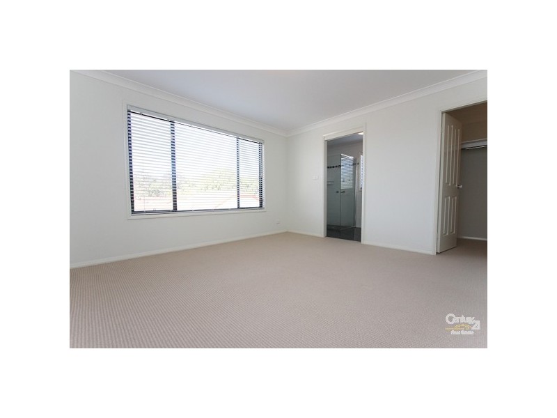 2/52A Allambee Place, Valentine NSW 2280