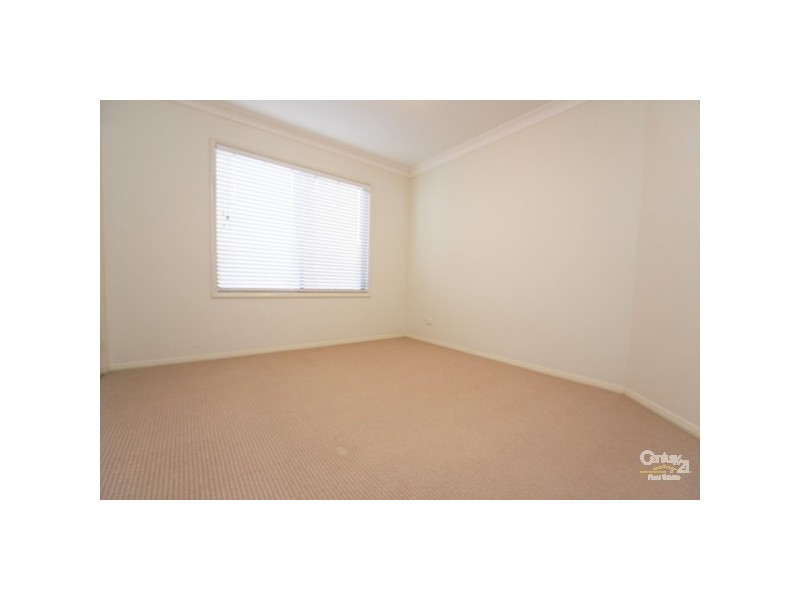 2/52A Allambee Place, Valentine NSW 2280