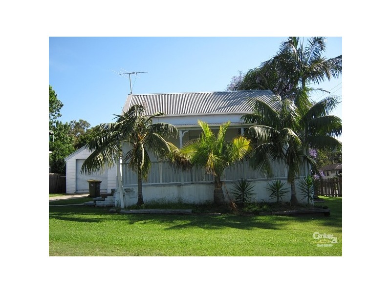 18 Lurnea Crescent, Valentine NSW 2280