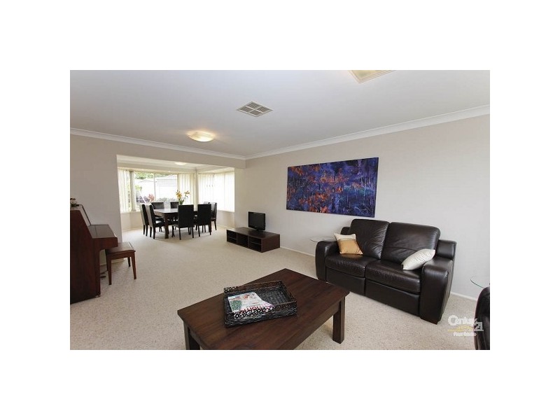 3 Bridgewater Close, Eleebana NSW 2282