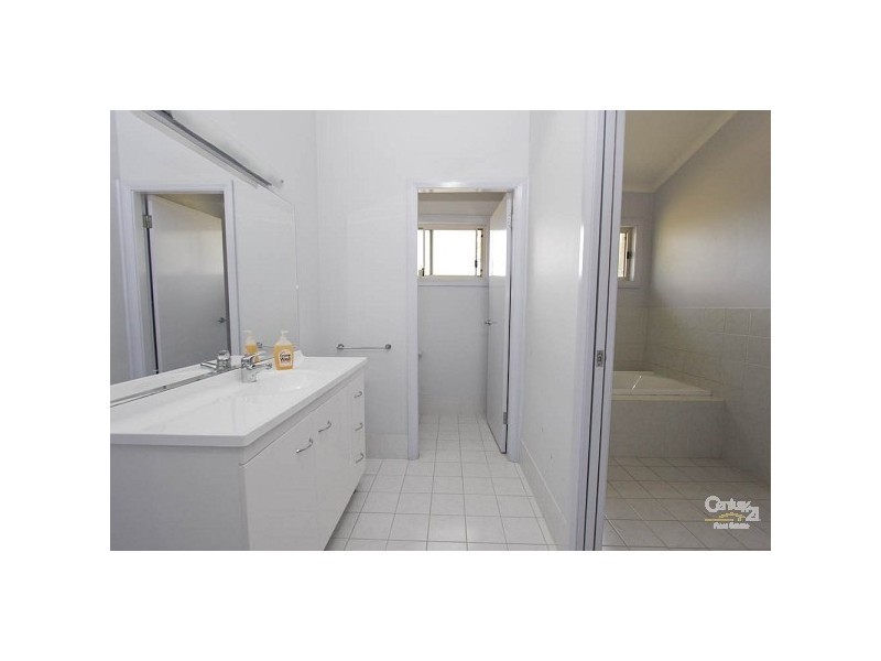 14 Castle Drive, Floraville NSW 2280