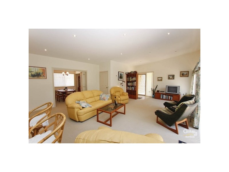 18 Phoenix Drive, Warners Bay NSW 2282