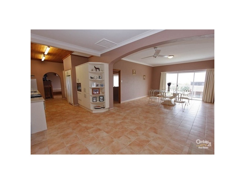 10 Barralong Street, Belmont North NSW 2280