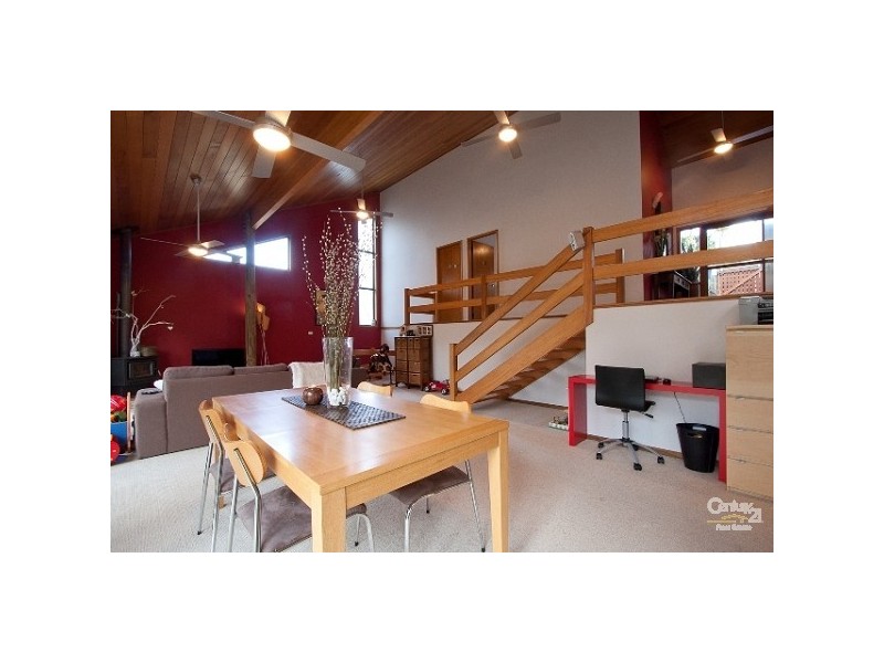 8 Robertson Road, Valentine NSW 2280