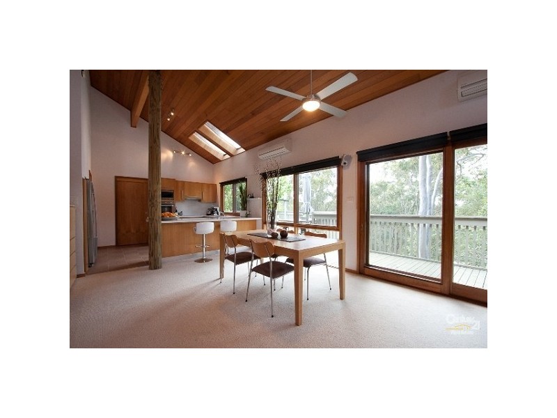 8 Robertson Road, Valentine NSW 2280