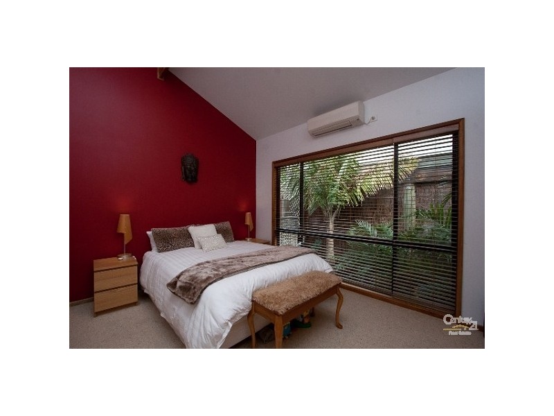 8 Robertson Road, Valentine NSW 2280