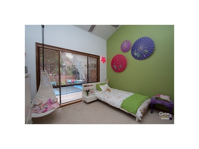 8 Robertson Road, Valentine NSW 2280