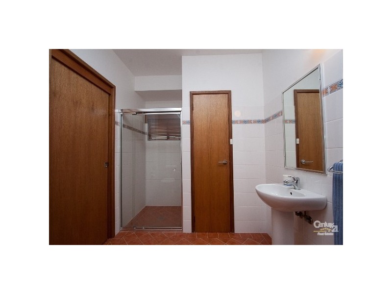8 Robertson Road, Valentine NSW 2280
