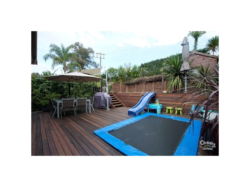 8 Robertson Road, Valentine NSW 2280