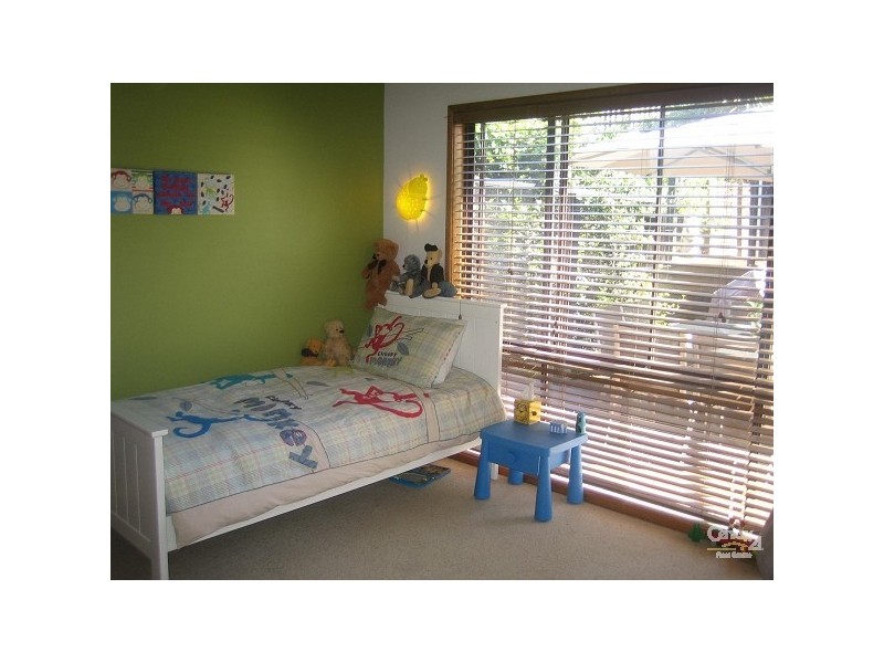 8 Robertson Road, Valentine NSW 2280
