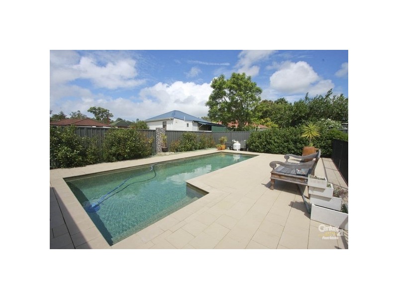 4 Charles Street, Warners Bay NSW 2282