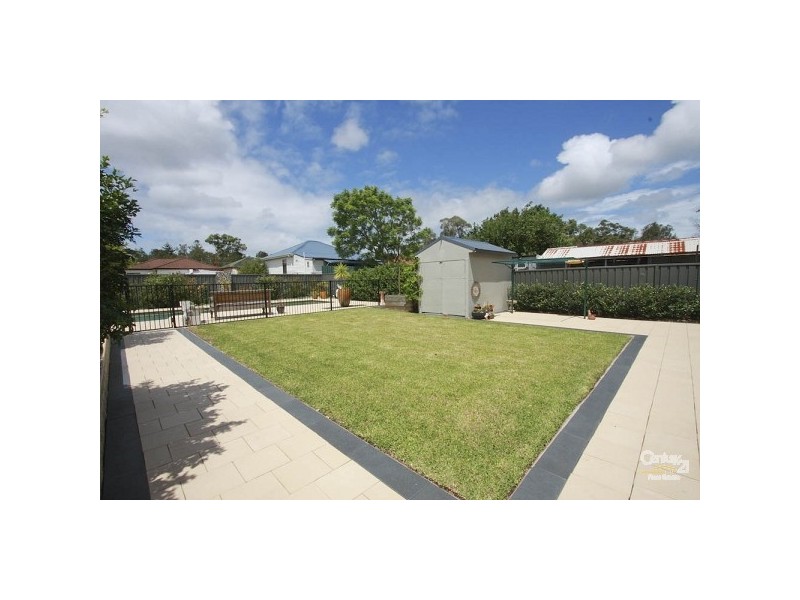 4 Charles Street, Warners Bay NSW 2282