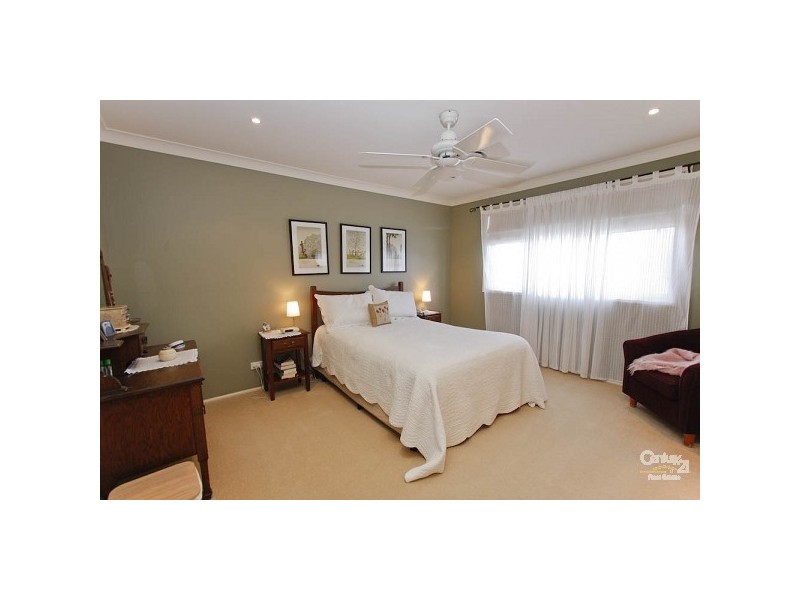 4 Charles Street, Warners Bay NSW 2282