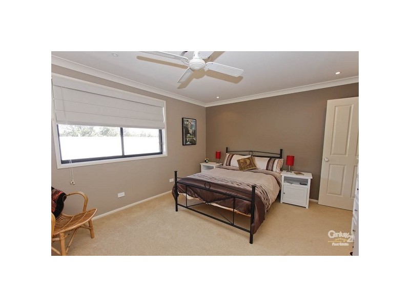 4 Charles Street, Warners Bay NSW 2282