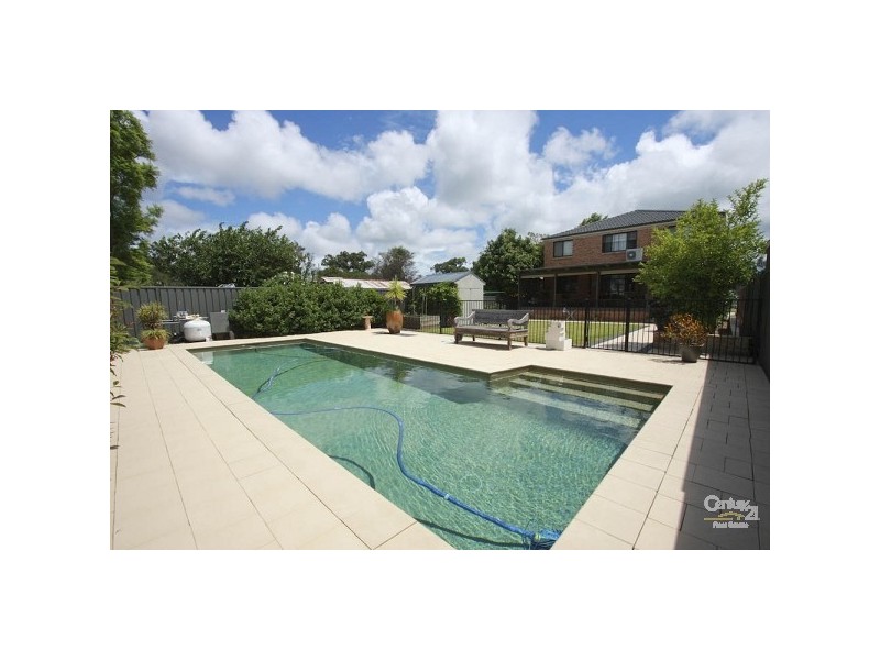 4 Charles Street, Warners Bay NSW 2282