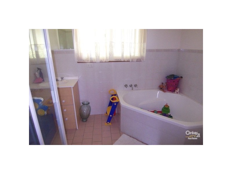 30 Suffolk Drive, Valentine NSW 2280